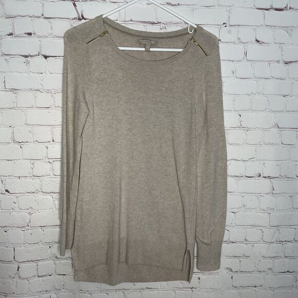 Banana Republic Touch of Cashmere Women’s M Sweater Beige Zip Shoulders CrewNeck - Picture 1 of 12